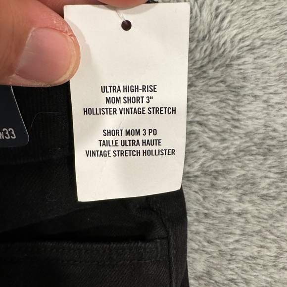 Hollister Ultra High Rise Mom Shorts 3" - Black, Distressed - Size 17/16, w33 - Picture 5 of 7